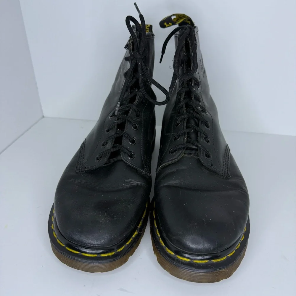 Dr.‎ Martens Air Wair Original Lace Up Black Boot Mens Size 8 or Womens size 10